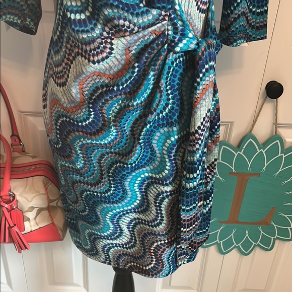 Women's Multicolor Wave Pattern Dress - Picture 4 of 11